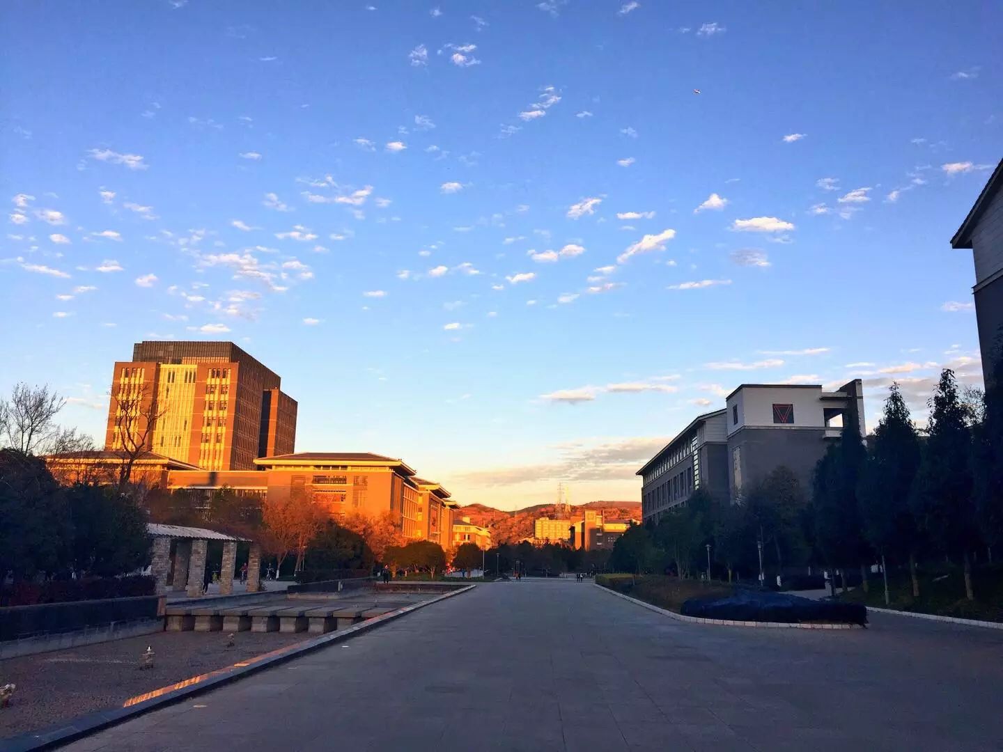 我们最美丽的云南师范大学：夕阳-萌哒校园